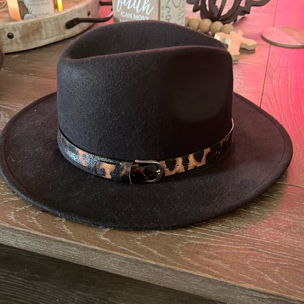 Never worn before, 100% polyester suede hat in black with leopard belt.